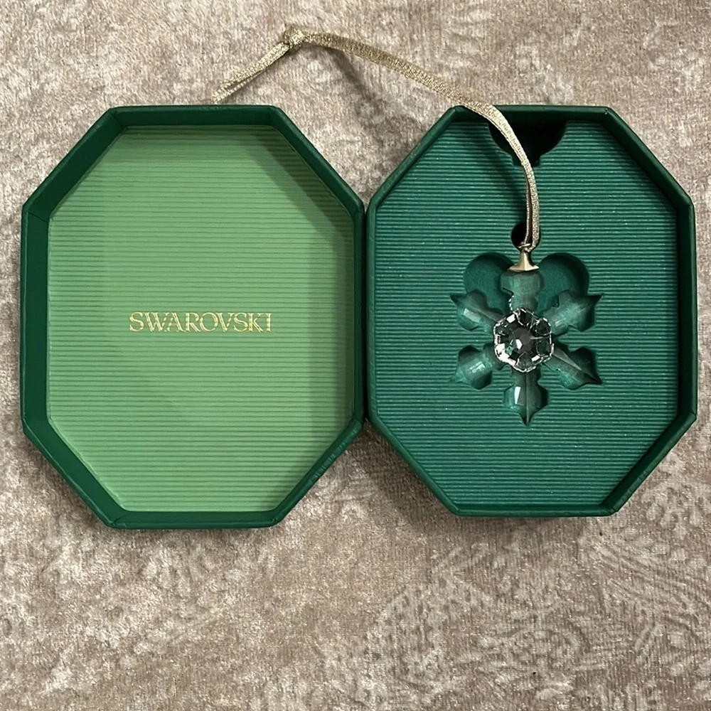 Brand New Swarovski White Crystal Little Snowflake Ornament Christmas Decoration